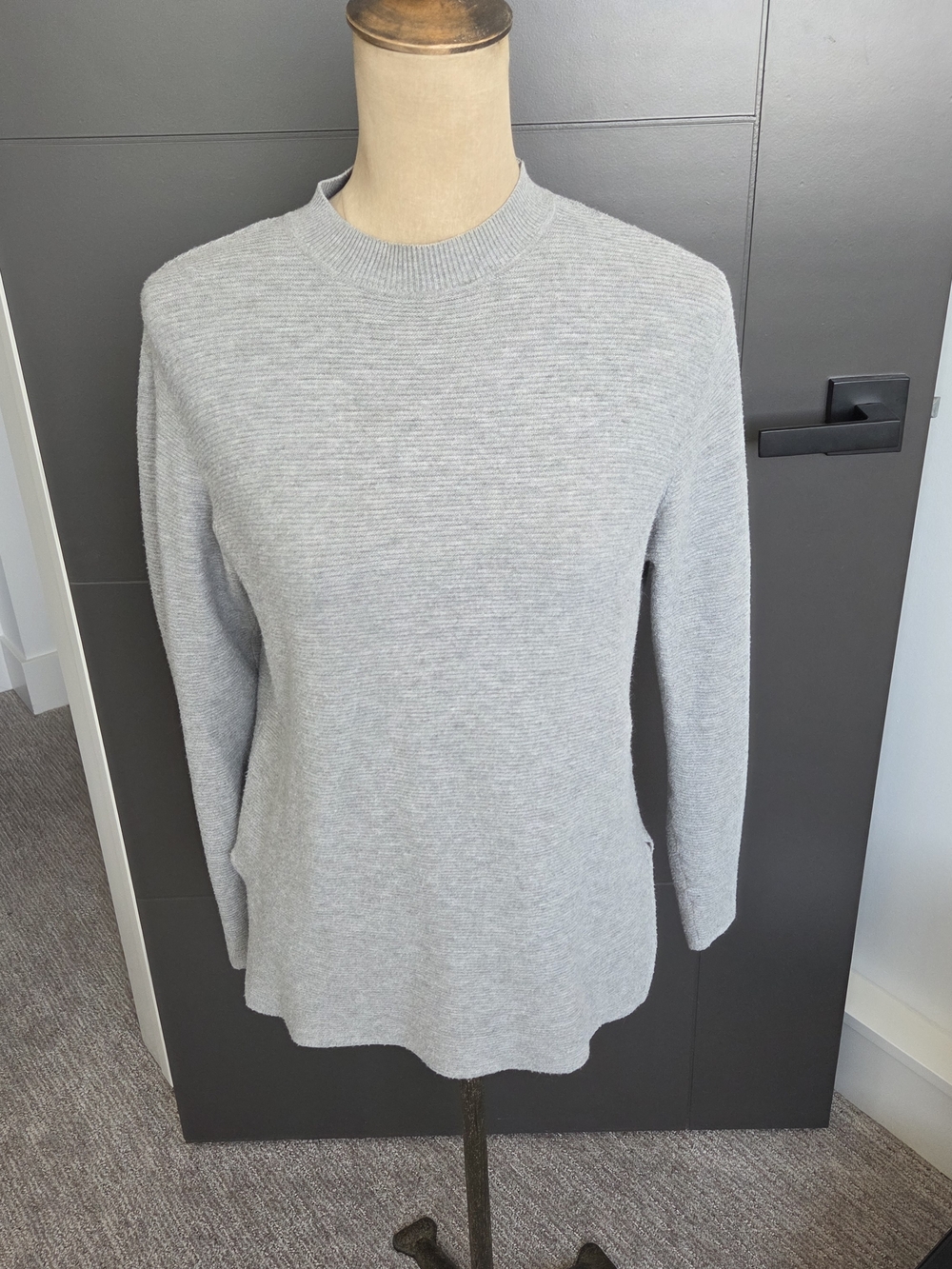 Suzy Shier Light Gray Crewneck Knit Sweater